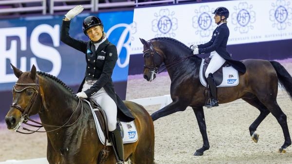 Arkivbilder av Ingrid Klimke och Franziskus. Foto: Tomas Holcbecher