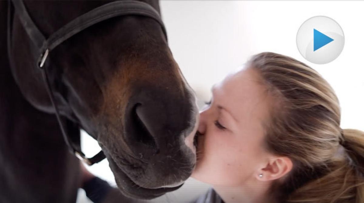 "Antons" groom Josefine är Årets hästskötare