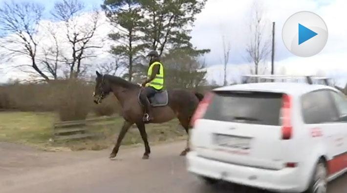 Ridinstruktör Nina Fyrman har fått nog av bilister som utsätter ryttare för risker