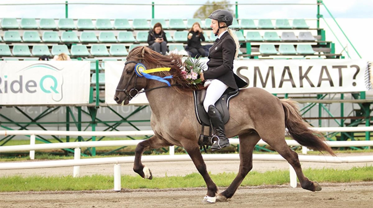 Johanna Asplund med Bodi från Åleby. Foto: Cassandra Laikmets