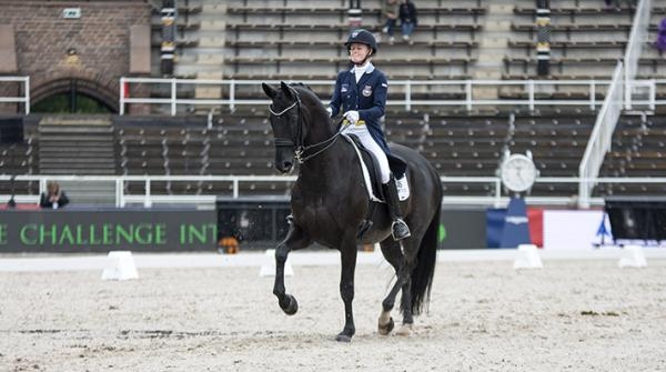 Emma Jönsson med Donizetti. Foto: Jennie Börs