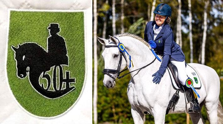 Till vänster gruppens logotyp, till höger Malena pa&#778; sin lusitanohingst Califa (Foto: Therese Hu&#776;bner).