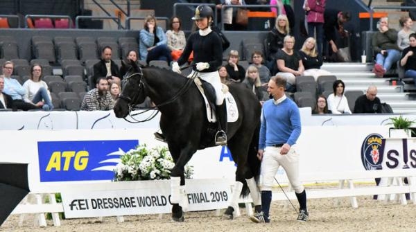 Tristan Tucker tog hjälp av dressyrryttaren Lina Andersson.