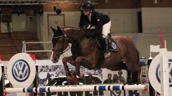 Seger i 1,35-debuten för Hilda och ”Rosa”