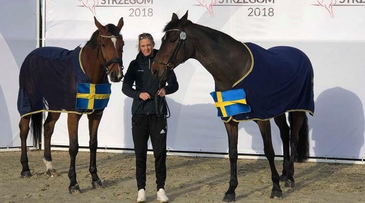 Anna med hästarna Box Qutie och Fly Away vd N.Ranch. Foto: Privat