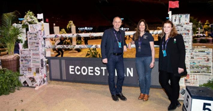 <i>Tomas Torgersen, Maria Sundin och Alexandra Mörner med det hållbara hindret under Gothenburg Horse Show 2017. Foto: GHS </i>