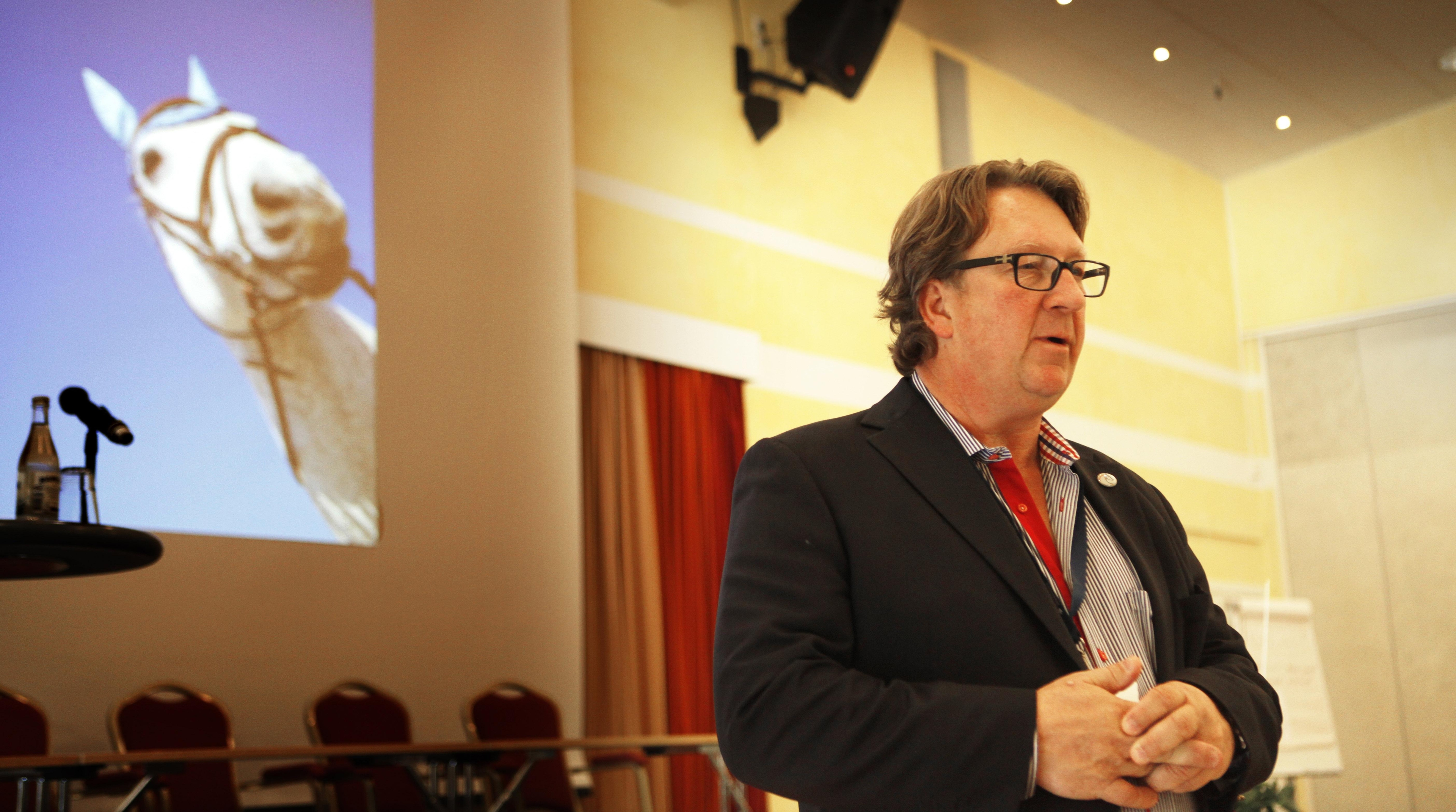 Internationella banbyggaren Jonas Holmberg var moderator på konferensen "Framtidens tävlingar", som anordnades i Knivsta.